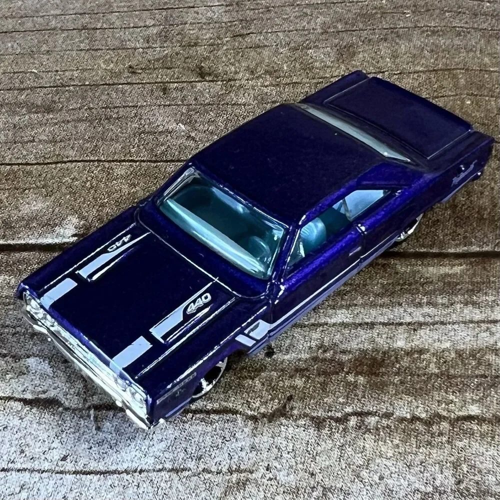 Hot Wheels 2012 Muscle Mania Mopar 67 Plymouth GTX Purple 166/247‎ V5573-07A1